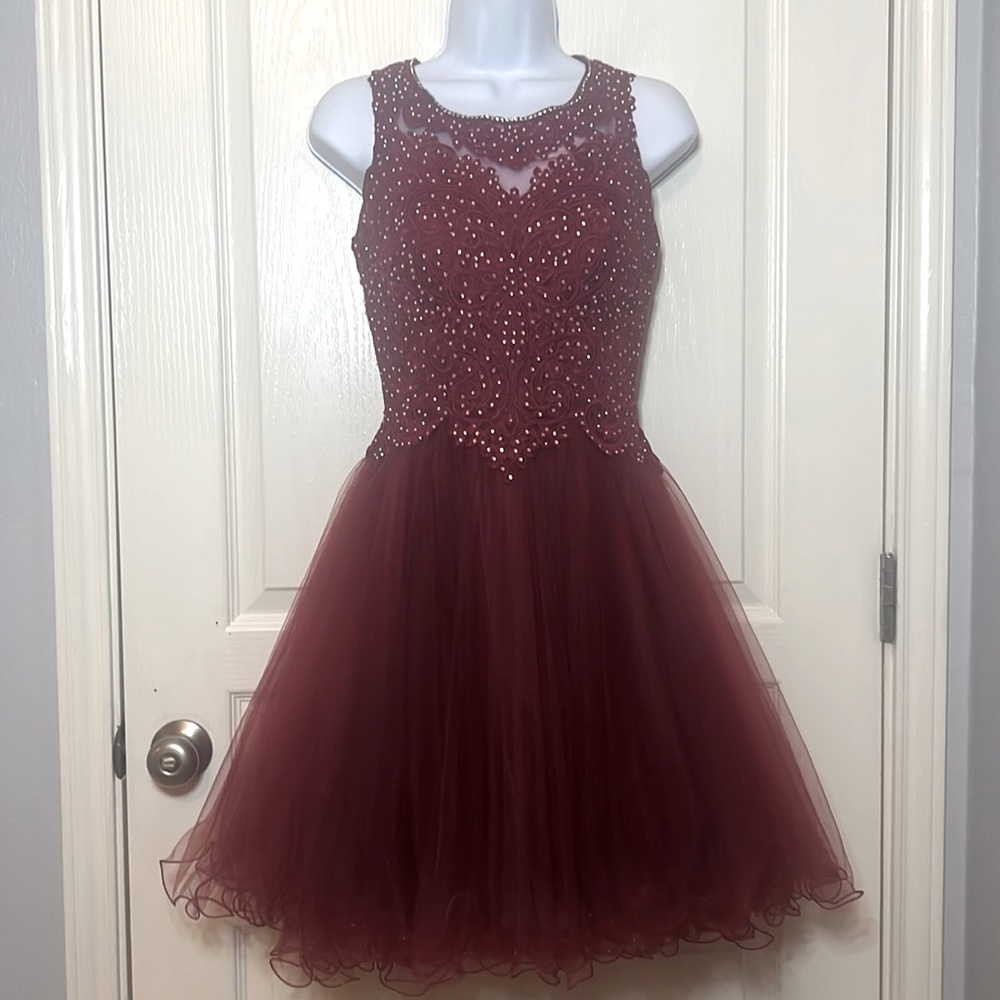 NWT. Maroon. Wine colored semi formal dress. With crystals lace and tulle.
